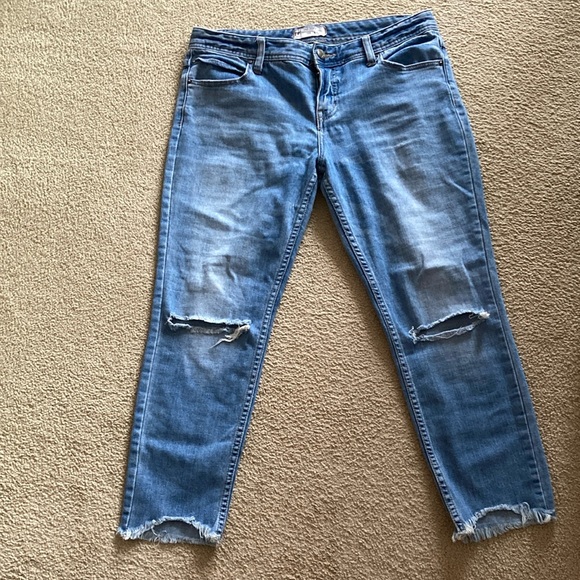 FREE PEOPLE EUC Destructed Capris - 31 - Picture 1 of 6